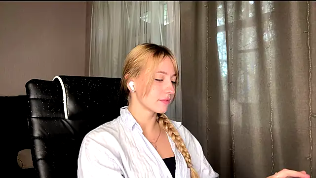 Jetta Corsacami online show from 09/18/25, 07:43