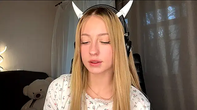 Jetta Corsacami online show from 10/20/25, 12:27