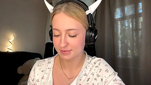 Jetta Corsacami online show from 10/25/25, 12:13