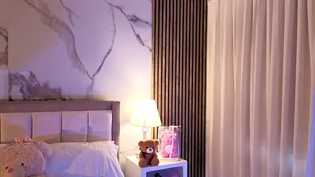 Snapshot of LunaRosse_ chatting on 10/17/25, 12:19 LunaRosse  online show from 10/17/25, 12:19