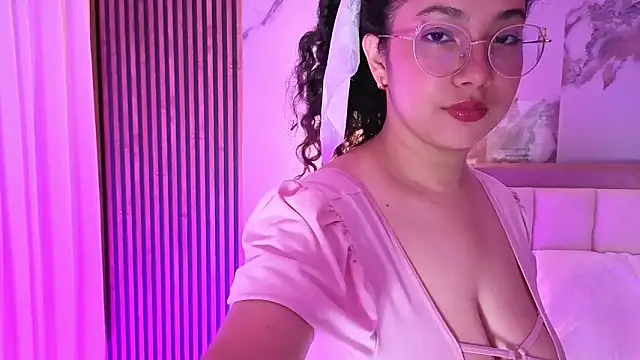 Snapshot of LunaRosse_ chatting on 12/17/25, 11:38 LunaRosse online show from 12/17/25, 11:38