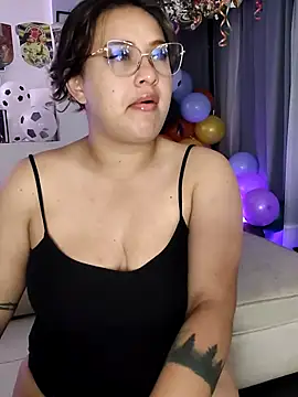 Laureen se online show from 06/23/26, 04:43