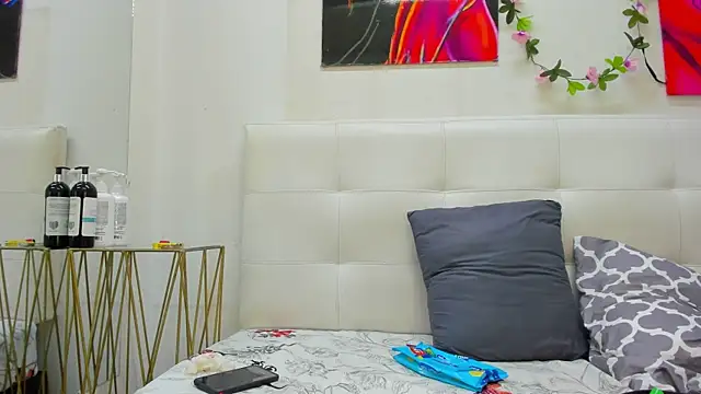 Snapshot of Lucia78couple chatting on 12/04/25, 08:28 Lucia78couple online show from 12/04/25, 08:28