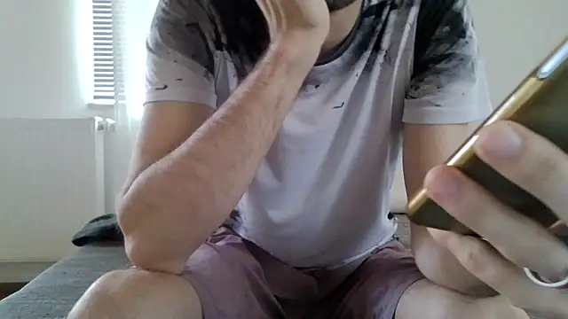 Snapshot of XLBarehengst chatting on 09/14/25, 01:21 XLBarehengst online show from 09/14/25, 01:21