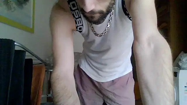 Snapshot of XLBarehengst chatting on 11/15/25, 11:40 XLBarehengst online show from 11/15/25, 11:40