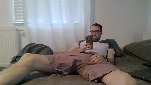 Snapshot of XLBarehengst chatting on 02/20/26, 03:45 XLBarehengst online show from 02/20/26, 03:45