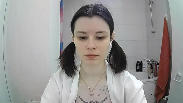 Snapshot of EdlinEngelby chatting on 10/01/25, 04:13 EdlinEngelby online show from 10/01/25, 04:13