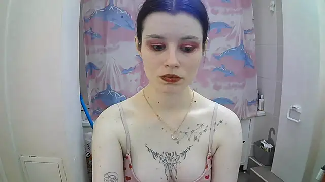 Snapshot of EdlinEngelby chatting on 10/15/25, 04:40 EdlinEngelby online show from 10/15/25, 04:40