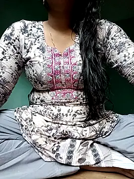 Snapshot of Rina-2 chatting on 10/21/25, 10:38 Rina-2 online show from 10/21/25, 10:38