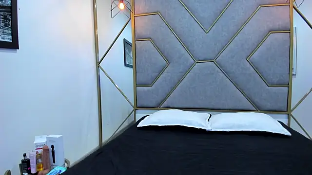 Snapshot of NavannyCattan chatting on 11/19/25, 04:23 NavannyCattan online show from 11/19/25, 04:23