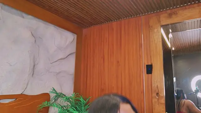 Snapshot of kaylie_mitchel chatting on 11/01/25, 10:12 kaylie mitchel online show from 11/01/25, 10:12