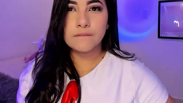 Snapshot of megancartter_ chatting on 12/01/25, 12:43 megancartter online show from 12/01/25, 12:43