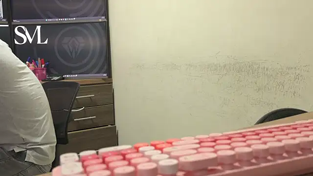 Snapshot of danisml134 chatting on 11/13/25, 01:15 danisml134 online show from 11/13/25, 01:15