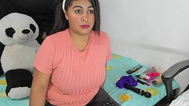 Snapshot of AndreaSweet2 chatting on 10/31/25, 02:40 AndreaSweet2 online show from 10/31/25, 02:40