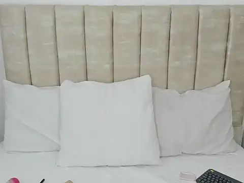 Snapshot of AprilStone1 chatting on 09/26/25, 11:25 AprilStone1 online show from 09/26/25, 11:25