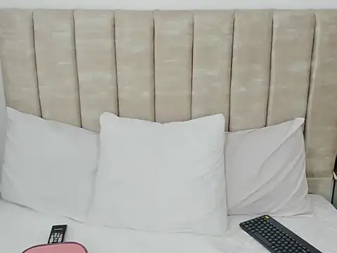 Snapshot of AprilStone1 chatting on 10/08/25, 11:41 AprilStone1 online show from 10/08/25, 11:41