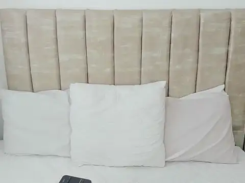 Snapshot of AprilStone1 chatting on 12/05/25, 12:47 AprilStone1 online show from 12/05/25, 12:47