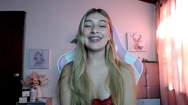 SophiaaLee online show from 03/19/26, 08:57