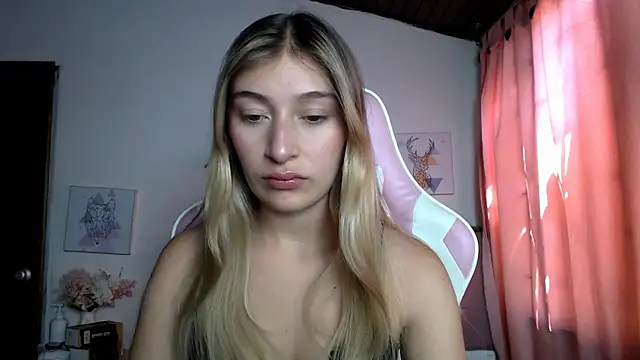 SophiaaLee online show from 04/26/26, 06:05