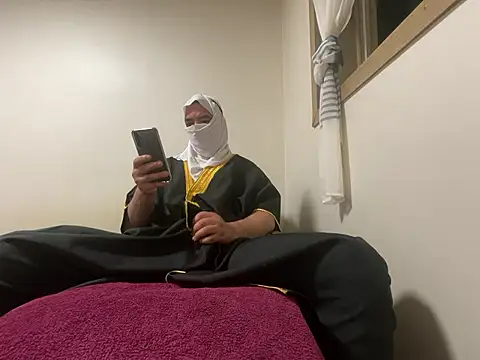 Snapshot of sheikhbandar06_09 chatting on 10/11/25, 10:19 sheikhbandar06 09 online show from 10/11/25, 10:19