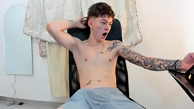 Snapshot of jake_kylee chatting on 11/05/25, 03:28 jake kylee online show from 11/05/25, 03:28