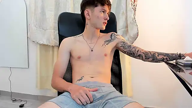 Snapshot of jake_kylee chatting on 11/11/25, 01:38 jake kylee online show from 11/11/25, 01:38