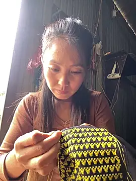 Huong-Ly online show from 10/08/25, 07:17