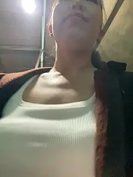 Huong-Ly online show from 10/15/25, 08:03