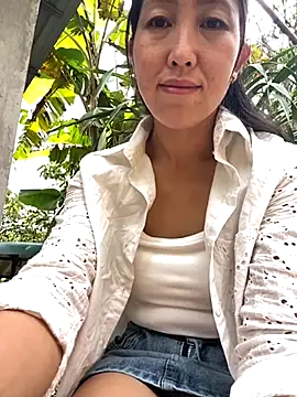 Huong-Ly online show from 10/17/25, 03:20