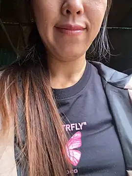 Huong-Ly online show from 10/26/25, 06:19