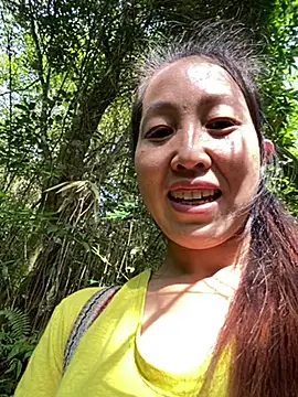 Huong-Ly online show from 10/30/25, 01:29