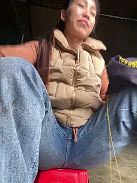 Huong-Ly online show from 11/05/25, 02:44