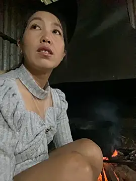 Huong-Ly online show from 11/08/25, 03:07