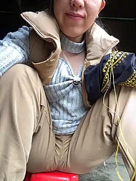 Huong-Ly online show from 11/20/25, 01:28