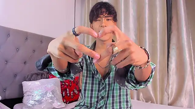 Snapshot of d3rke_666 chatting on 10/08/25, 04:32 d3rke 666 online show from 10/08/25, 04:32