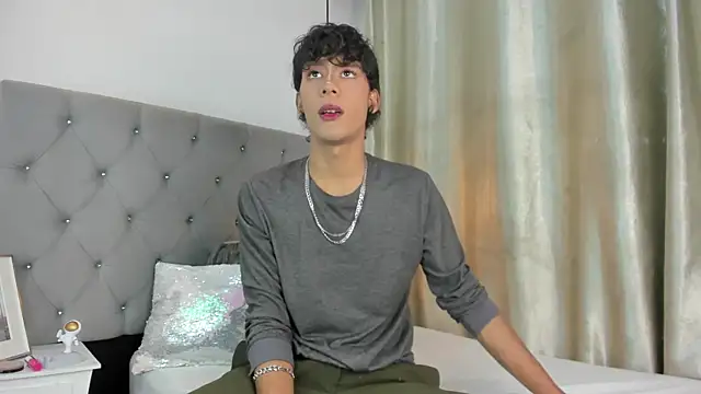 Snapshot of d3rke_666 chatting on 10/12/25, 04:00 d3rke 666 online show from 10/12/25, 04:00