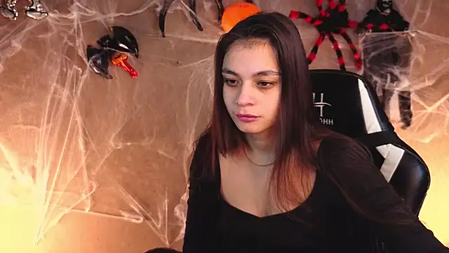 Leila Hefner online show from 10/29/25, 02:25