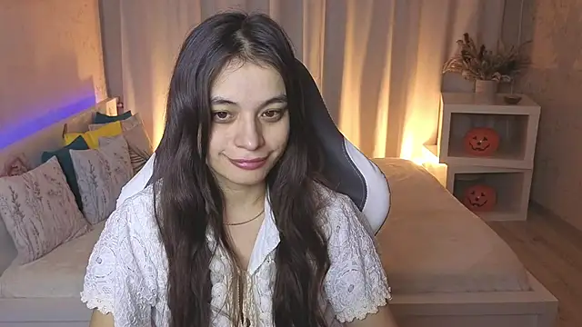 Leila Hefner online show from 11/14/25, 02:43