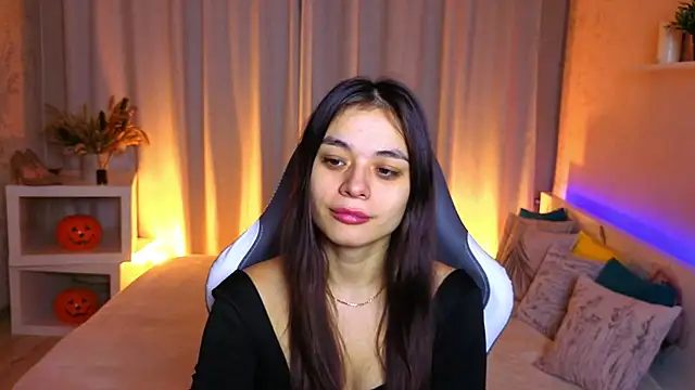 Leila Hefner online show from 11/22/25, 02:32