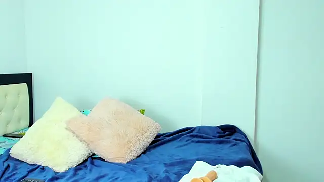 Snapshot of Isabella_Holsenn chatting on 09/21/25, 09:38 Isabella Holsenn online show from 09/21/25, 09:38