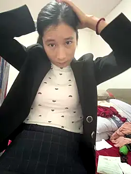 crhong666 online show from 11/04/25, 12:21