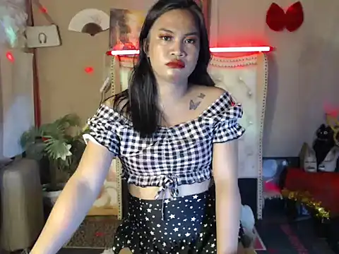 Snapshot of miss_laila_ chatting on 09/18/25, 11:01 miss laila online show from 09/18/25, 11:01