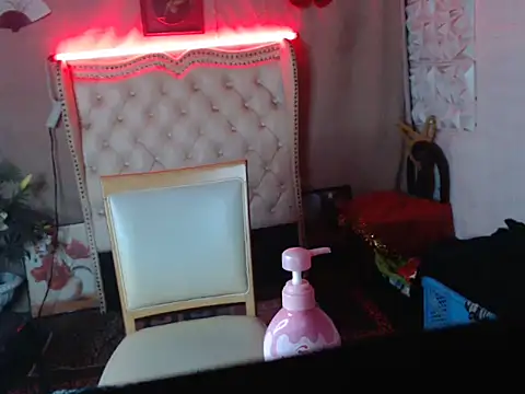 Snapshot of miss_laila_ chatting on 10/01/25, 10:10 miss laila online show from 10/01/25, 10:10