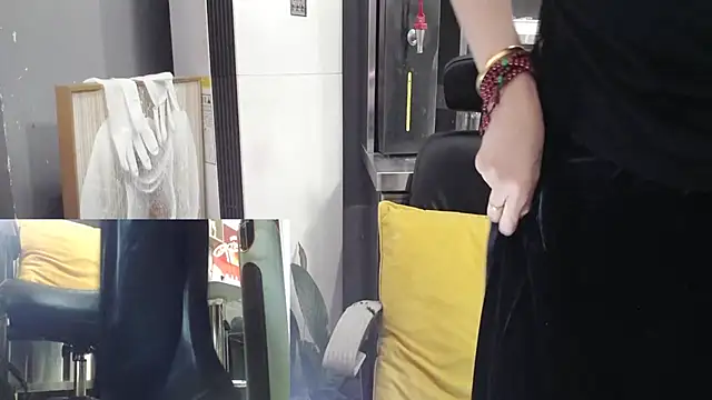 Eileen-L online show from 11/10/25, 03:49