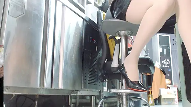 Eileen-L online show from 11/30/25, 02:15