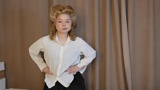 Stella Vanila online show from 10/08/25, 01:14