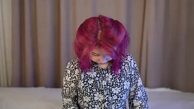 Stella Vanila online show from 10/21/25, 01:50