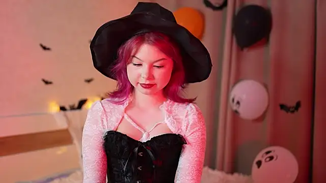 Stella Vanila online show from 10/28/25, 12:03