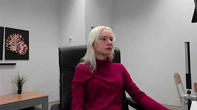 Laura Chaplin online show from 09/20/25, 05:52