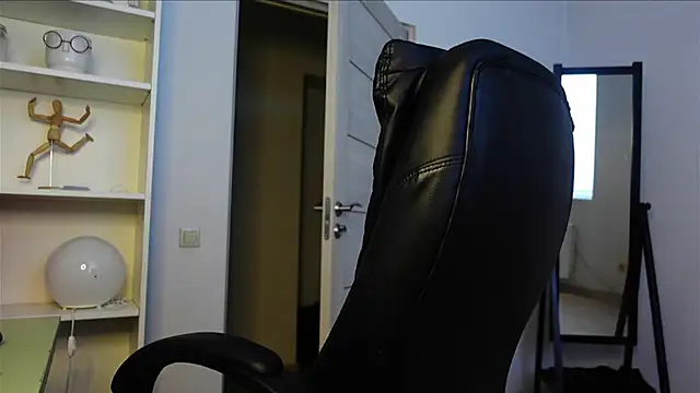 Laura Chaplin online show from 09/24/25, 02:20